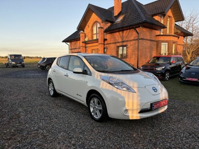 Белый Ниссан Лиф, объемом двигателя 0 л и пробегом 124 тыс. км за 4000 $, фото 2 на Automoto.ua