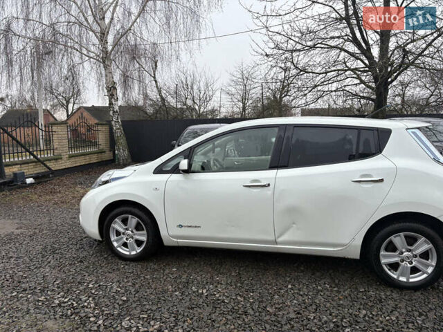 Белый Ниссан Лиф, объемом двигателя 0 л и пробегом 124 тыс. км за 3999 $, фото 9 на Automoto.ua