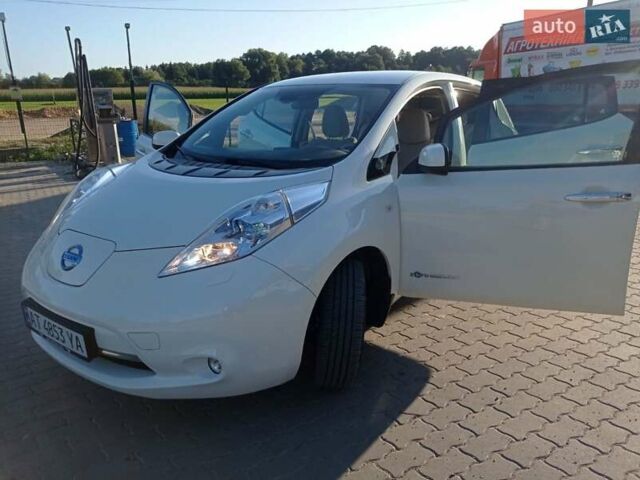 Белый Ниссан Лиф, объемом двигателя 0 л и пробегом 120 тыс. км за 5500 $, фото 18 на Automoto.ua