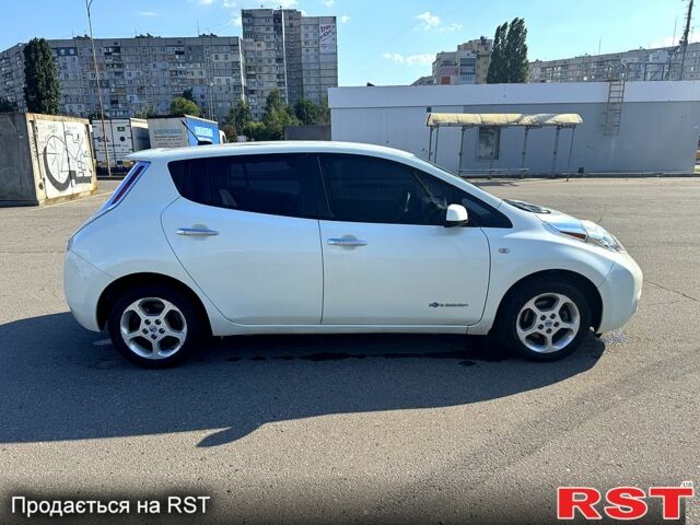 Белый Ниссан Лиф, объемом двигателя 0 л и пробегом 110 тыс. км за 5400 $, фото 2 на Automoto.ua