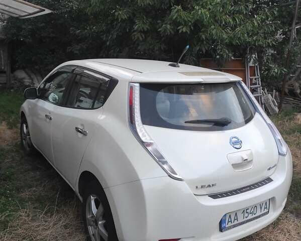 Білий Ніссан Ліф, об'ємом двигуна 0 л та пробігом 168 тис. км за 4600 $, фото 1 на Automoto.ua