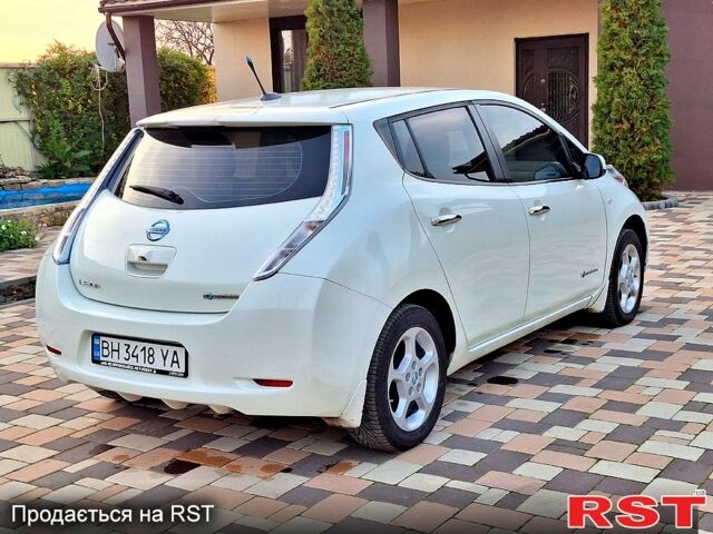 Белый Ниссан Лиф, объемом двигателя 0 л и пробегом 170 тыс. км за 5500 $, фото 5 на Automoto.ua