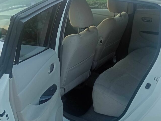 Белый Ниссан Лиф, объемом двигателя 0 л и пробегом 111 тыс. км за 5200 $, фото 4 на Automoto.ua