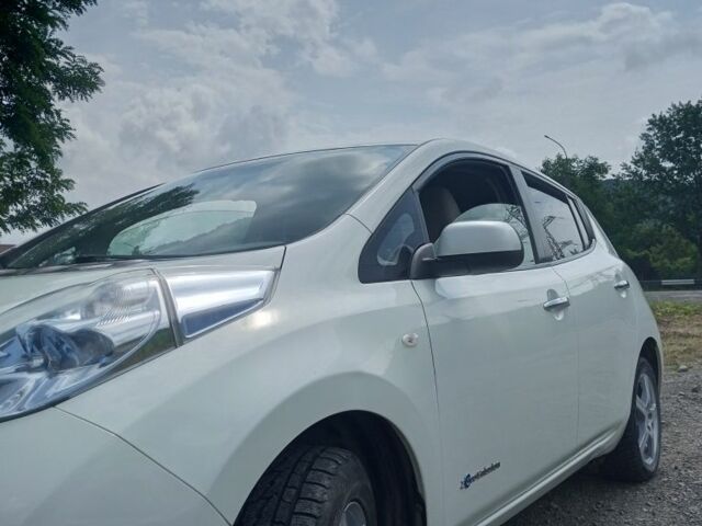 Белый Ниссан Лиф, объемом двигателя 0 л и пробегом 142 тыс. км за 5350 $, фото 17 на Automoto.ua