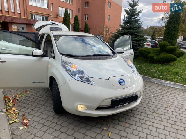 Білий Ніссан Ліф, об'ємом двигуна 0 л та пробігом 81 тис. км за 4600 $, фото 6 на Automoto.ua