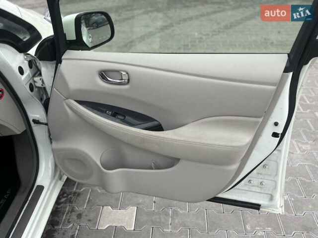 Білий Ніссан Ліф, об'ємом двигуна 0 л та пробігом 152 тис. км за 4450 $, фото 16 на Automoto.ua
