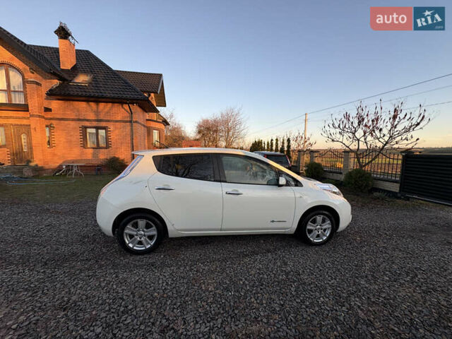 Білий Ніссан Ліф, об'ємом двигуна 0 л та пробігом 124 тис. км за 4000 $, фото 1 на Automoto.ua