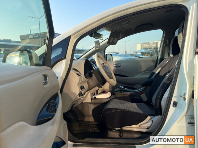 Белый Ниссан Лиф, объемом двигателя 24 л и пробегом 78 тыс. км за 6590 $, фото 8 на Automoto.ua