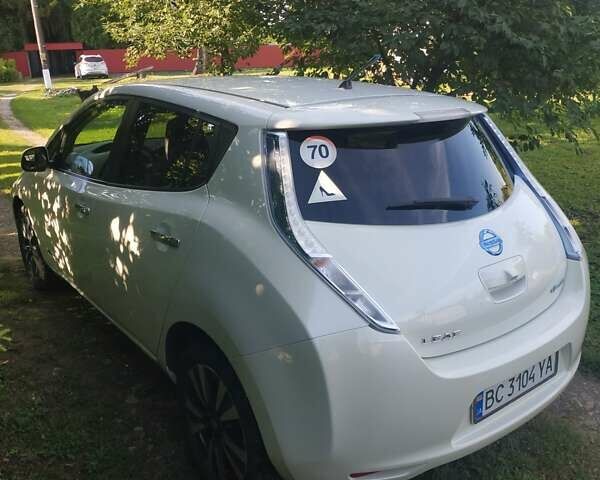 Білий Ніссан Ліф, об'ємом двигуна 0 л та пробігом 127 тис. км за 5850 $, фото 2 на Automoto.ua