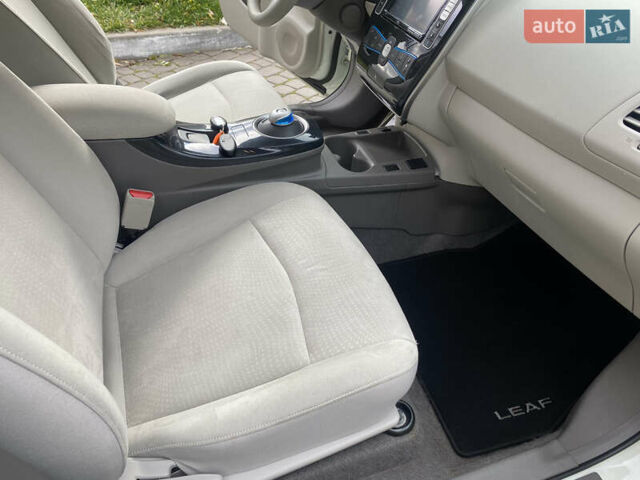Білий Ніссан Ліф, об'ємом двигуна 0 л та пробігом 81 тис. км за 4600 $, фото 18 на Automoto.ua