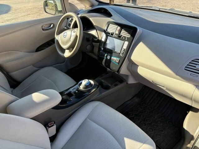 Белый Ниссан Лиф, объемом двигателя 0 л и пробегом 180 тыс. км за 3650 $, фото 7 на Automoto.ua