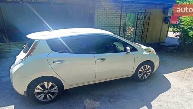 Белый Ниссан Лиф, объемом двигателя 0 л и пробегом 185 тыс. км за 6200 $, фото 1 на Automoto.ua