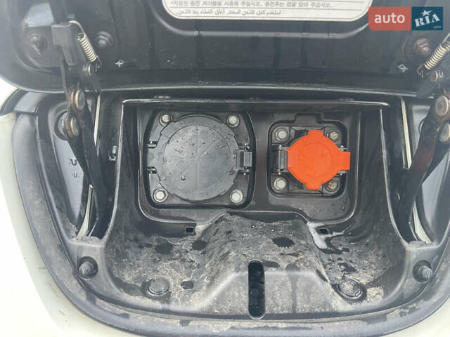 Білий Ніссан Ліф, об'ємом двигуна 0 л та пробігом 162 тис. км за 4000 $, фото 11 на Automoto.ua