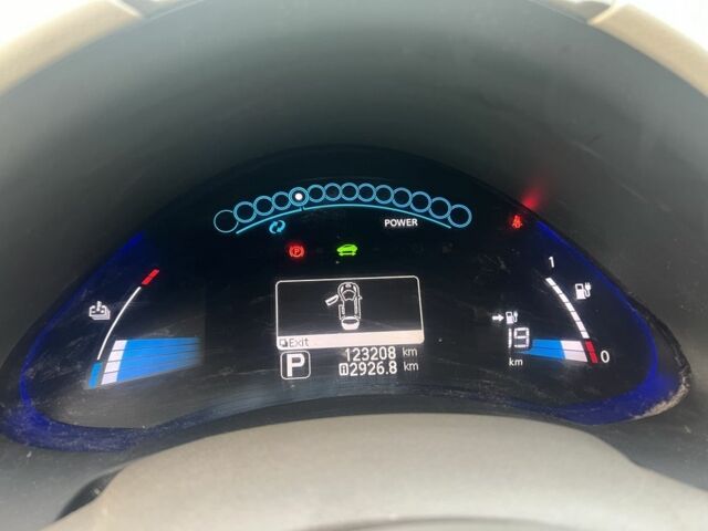 Белый Ниссан Лиф, объемом двигателя 0 л и пробегом 123 тыс. км за 7000 $, фото 7 на Automoto.ua