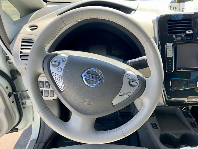 Белый Ниссан Лиф, объемом двигателя 0 л и пробегом 158 тыс. км за 6700 $, фото 41 на Automoto.ua