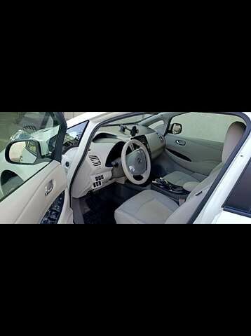 Белый Ниссан Лиф, объемом двигателя 0 л и пробегом 98 тыс. км за 5850 $, фото 5 на Automoto.ua