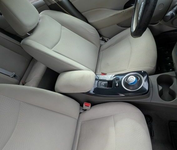 Белый Ниссан Лиф, объемом двигателя 0 л и пробегом 125 тыс. км за 4200 $, фото 10 на Automoto.ua