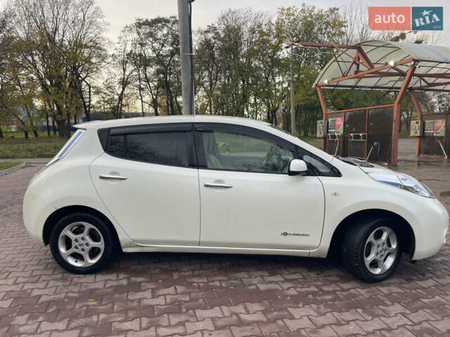 Білий Ніссан Ліф, об'ємом двигуна 0 л та пробігом 162 тис. км за 4000 $, фото 2 на Automoto.ua