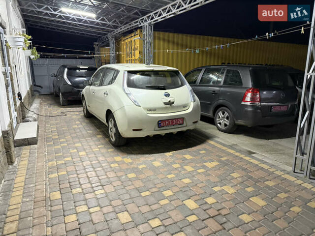 Белый Ниссан Лиф, объемом двигателя 0 л и пробегом 124 тыс. км за 4990 $, фото 1 на Automoto.ua