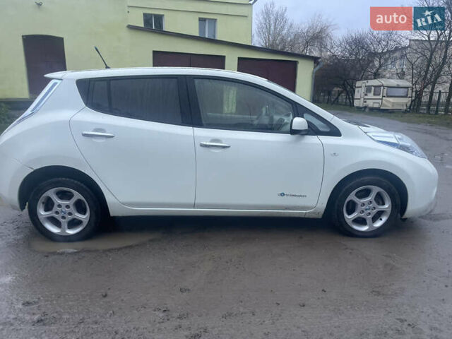 Белый Ниссан Лиф, объемом двигателя 0 л и пробегом 190 тыс. км за 4333 $, фото 12 на Automoto.ua