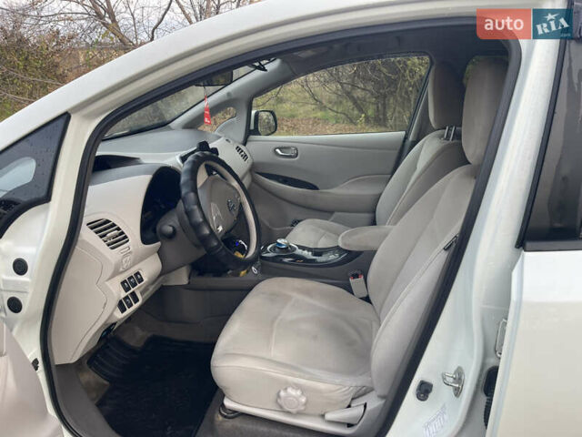 Білий Ніссан Ліф, об'ємом двигуна 0 л та пробігом 162 тис. км за 4000 $, фото 5 на Automoto.ua