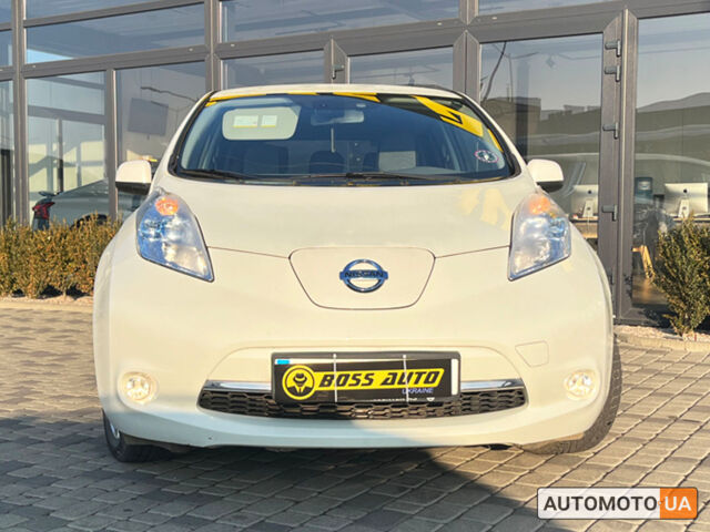 Белый Ниссан Лиф, объемом двигателя 24 л и пробегом 78 тыс. км за 6590 $, фото 1 на Automoto.ua