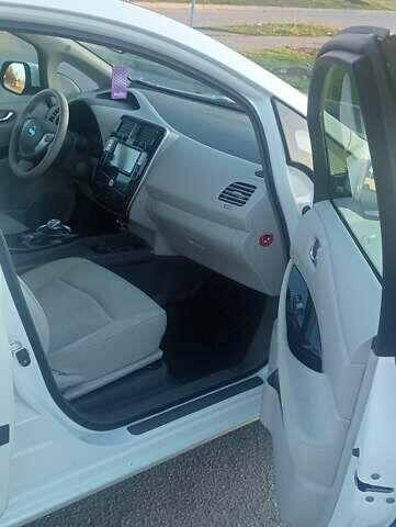 Білий Ніссан Ліф, об'ємом двигуна 0 л та пробігом 111 тис. км за 5300 $, фото 12 на Automoto.ua