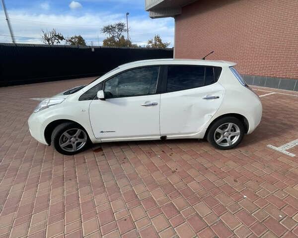 Белый Ниссан Лиф, объемом двигателя 0 л и пробегом 181 тыс. км за 4000 $, фото 3 на Automoto.ua