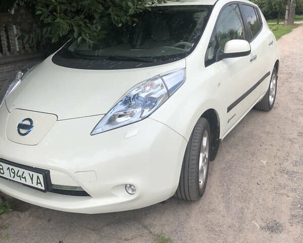 Белый Ниссан Лиф, объемом двигателя 0 л и пробегом 133 тыс. км за 7500 $, фото 1 на Automoto.ua