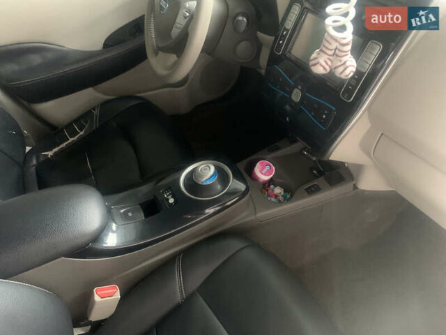 Білий Ніссан Ліф, об'ємом двигуна 0 л та пробігом 125 тис. км за 5200 $, фото 12 на Automoto.ua