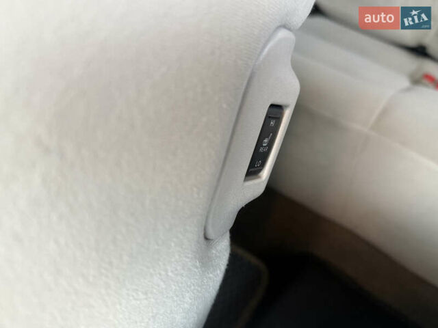 Белый Ниссан Лиф, объемом двигателя 0 л и пробегом 112 тыс. км за 5100 $, фото 13 на Automoto.ua