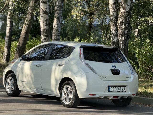 Белый Ниссан Лиф, объемом двигателя 0 л и пробегом 130 тыс. км за 5000 $, фото 1 на Automoto.ua