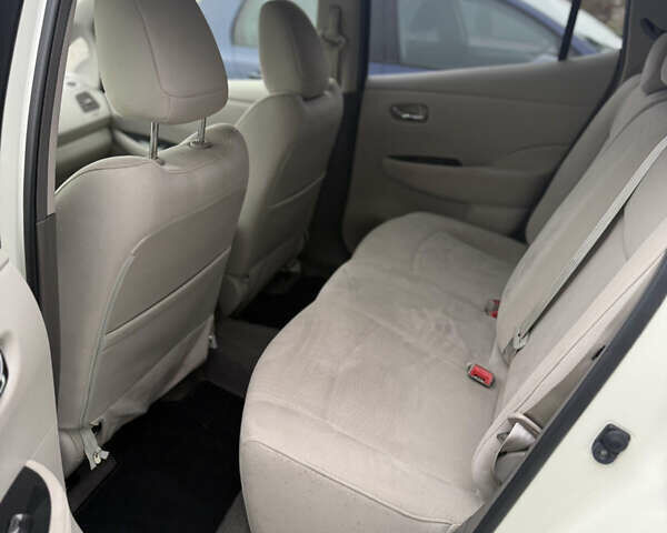 Белый Ниссан Лиф, объемом двигателя 0 л и пробегом 91 тыс. км за 4500 $, фото 12 на Automoto.ua