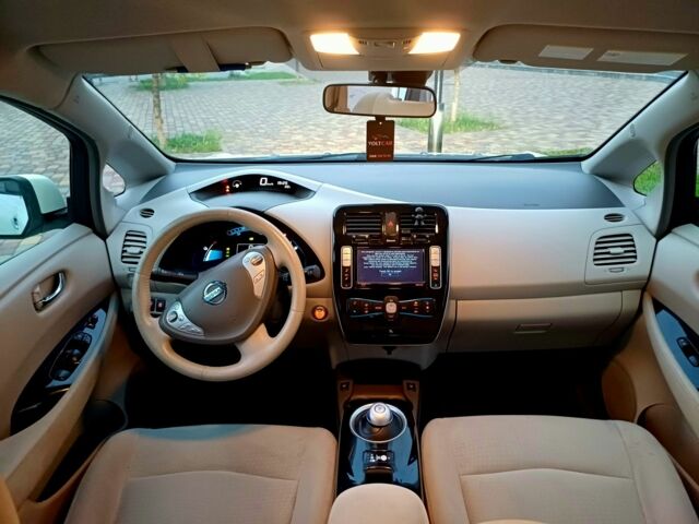 Белый Ниссан Лиф, объемом двигателя 0 л и пробегом 142 тыс. км за 5100 $, фото 18 на Automoto.ua