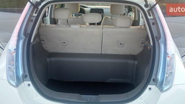 Білий Ніссан Ліф, об'ємом двигуна 0 л та пробігом 111 тис. км за 5300 $, фото 14 на Automoto.ua