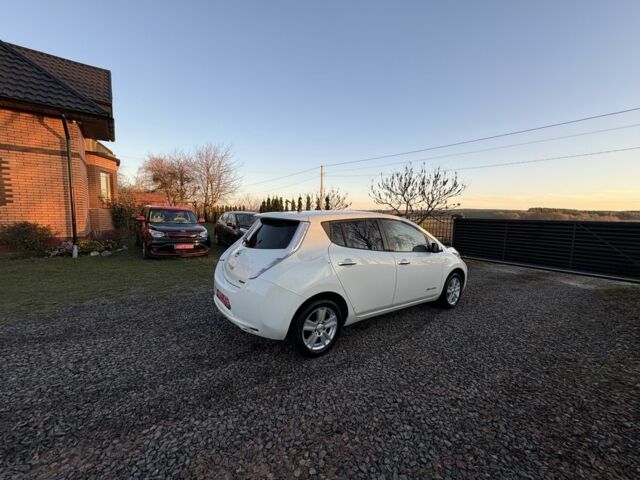 Белый Ниссан Лиф, объемом двигателя 0 л и пробегом 124 тыс. км за 4000 $, фото 13 на Automoto.ua