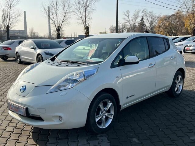 Белый Ниссан Лиф, объемом двигателя 0 л и пробегом 104 тыс. км за 6400 $, фото 2 на Automoto.ua