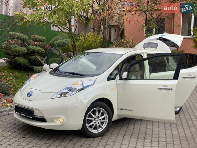 Білий Ніссан Ліф, об'ємом двигуна 0 л та пробігом 81 тис. км за 4600 $, фото 2 на Automoto.ua