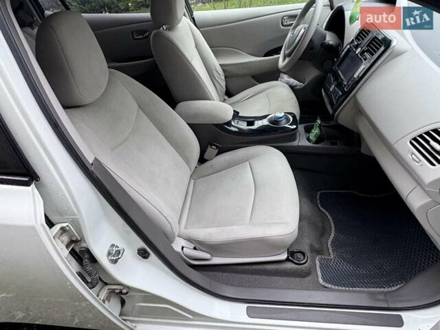 Белый Ниссан Лиф, объемом двигателя 0 л и пробегом 90 тыс. км за 4500 $, фото 11 на Automoto.ua