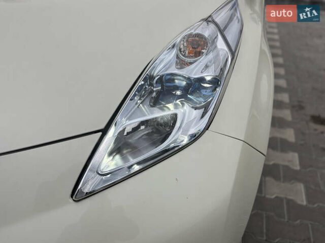 Білий Ніссан Ліф, об'ємом двигуна 0 л та пробігом 152 тис. км за 4450 $, фото 22 на Automoto.ua