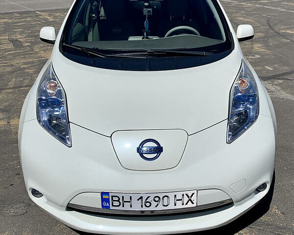 Белый Ниссан Лиф, объемом двигателя 0 л и пробегом 158 тыс. км за 6700 $, фото 4 на Automoto.ua