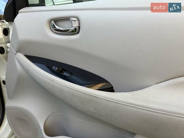 Белый Ниссан Лиф, объемом двигателя 0 л и пробегом 7 тыс. км за 6200 $, фото 11 на Automoto.ua