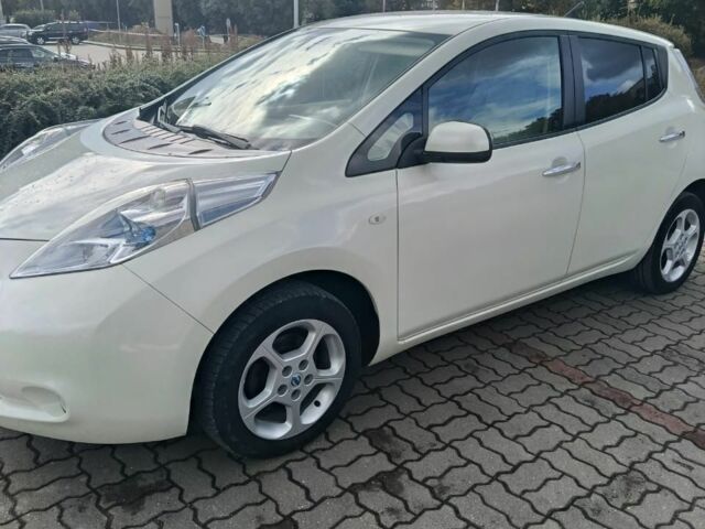 Белый Ниссан Лиф, объемом двигателя 0 л и пробегом 142 тыс. км за 4600 $, фото 11 на Automoto.ua