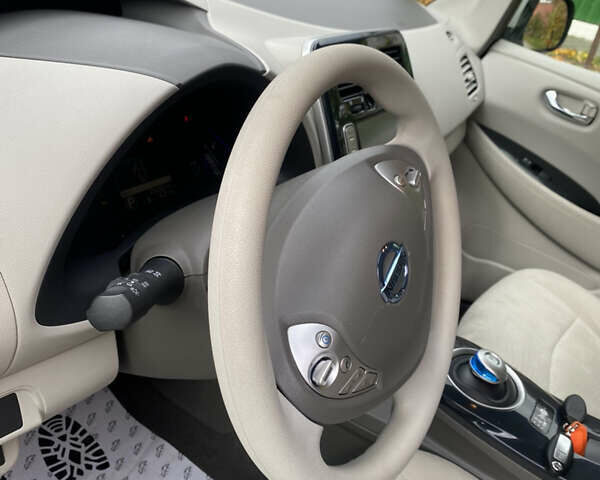 Білий Ніссан Ліф, об'ємом двигуна 0 л та пробігом 81 тис. км за 4600 $, фото 54 на Automoto.ua