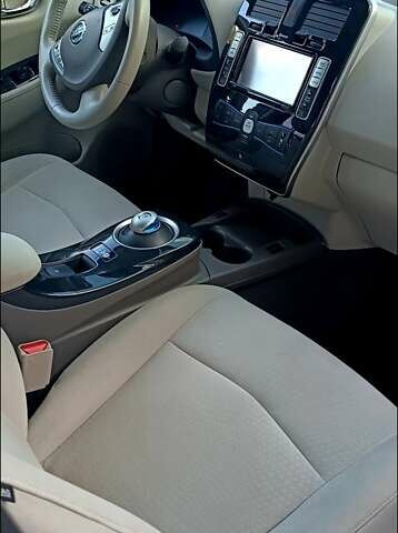 Белый Ниссан Лиф, объемом двигателя 0 л и пробегом 98 тыс. км за 5850 $, фото 17 на Automoto.ua