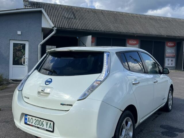 Белый Ниссан Лиф, объемом двигателя 0 л и пробегом 123 тыс. км за 7000 $, фото 2 на Automoto.ua