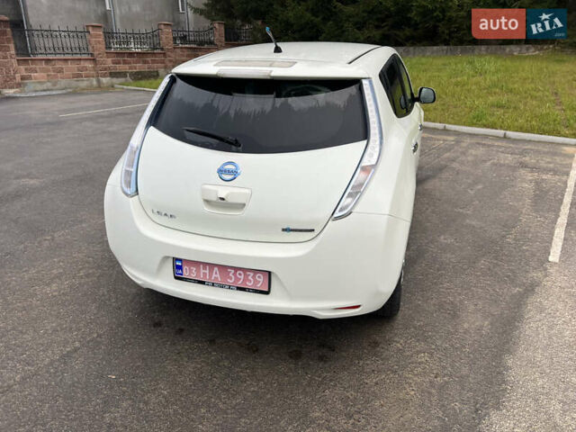 Белый Ниссан Лиф, объемом двигателя 0 л и пробегом 160 тыс. км за 4900 $, фото 4 на Automoto.ua