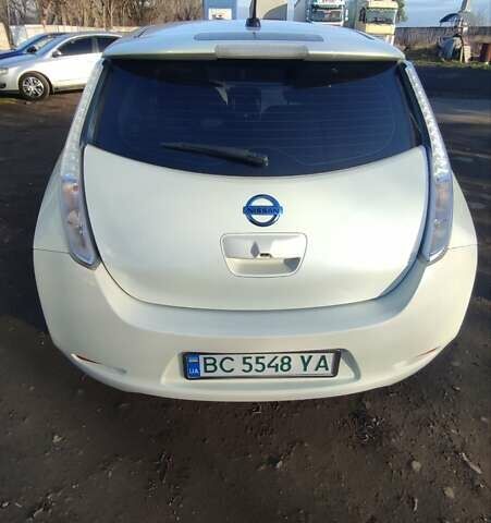 Білий Ніссан Ліф, об'ємом двигуна 0 л та пробігом 150 тис. км за 4990 $, фото 1 на Automoto.ua