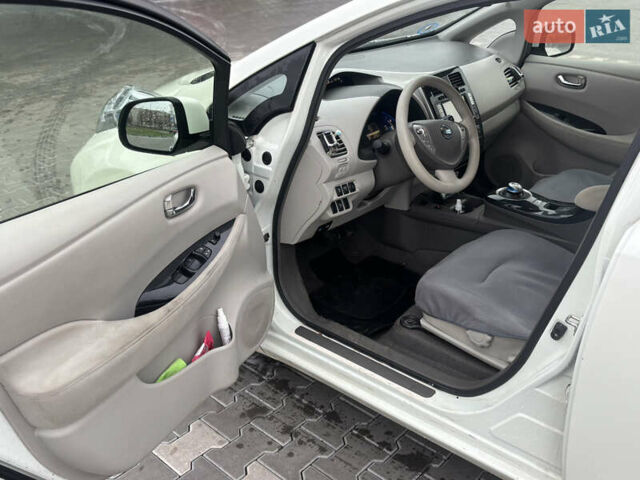 Білий Ніссан Ліф, об'ємом двигуна 0 л та пробігом 152 тис. км за 4450 $, фото 11 на Automoto.ua