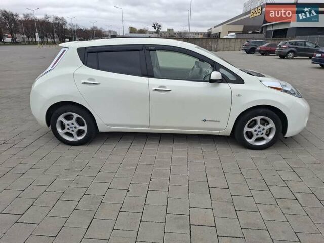 Белый Ниссан Лиф, объемом двигателя 0 л и пробегом 98 тыс. км за 5999 $, фото 5 на Automoto.ua